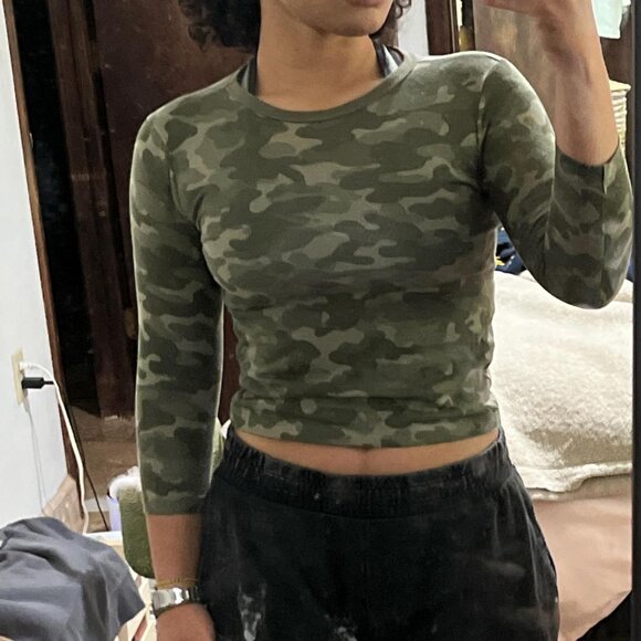 Camo 3/4 Sleeve Top - Picture 2 of 3